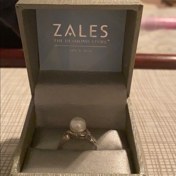 Ring - Picture 2 of 3